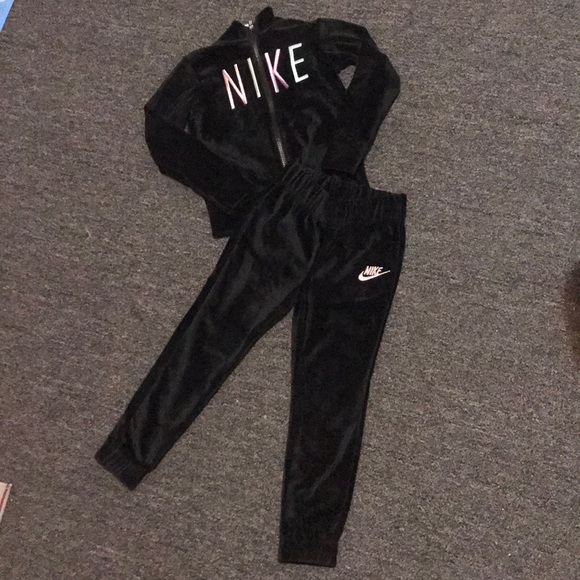 nike girls tracksuit